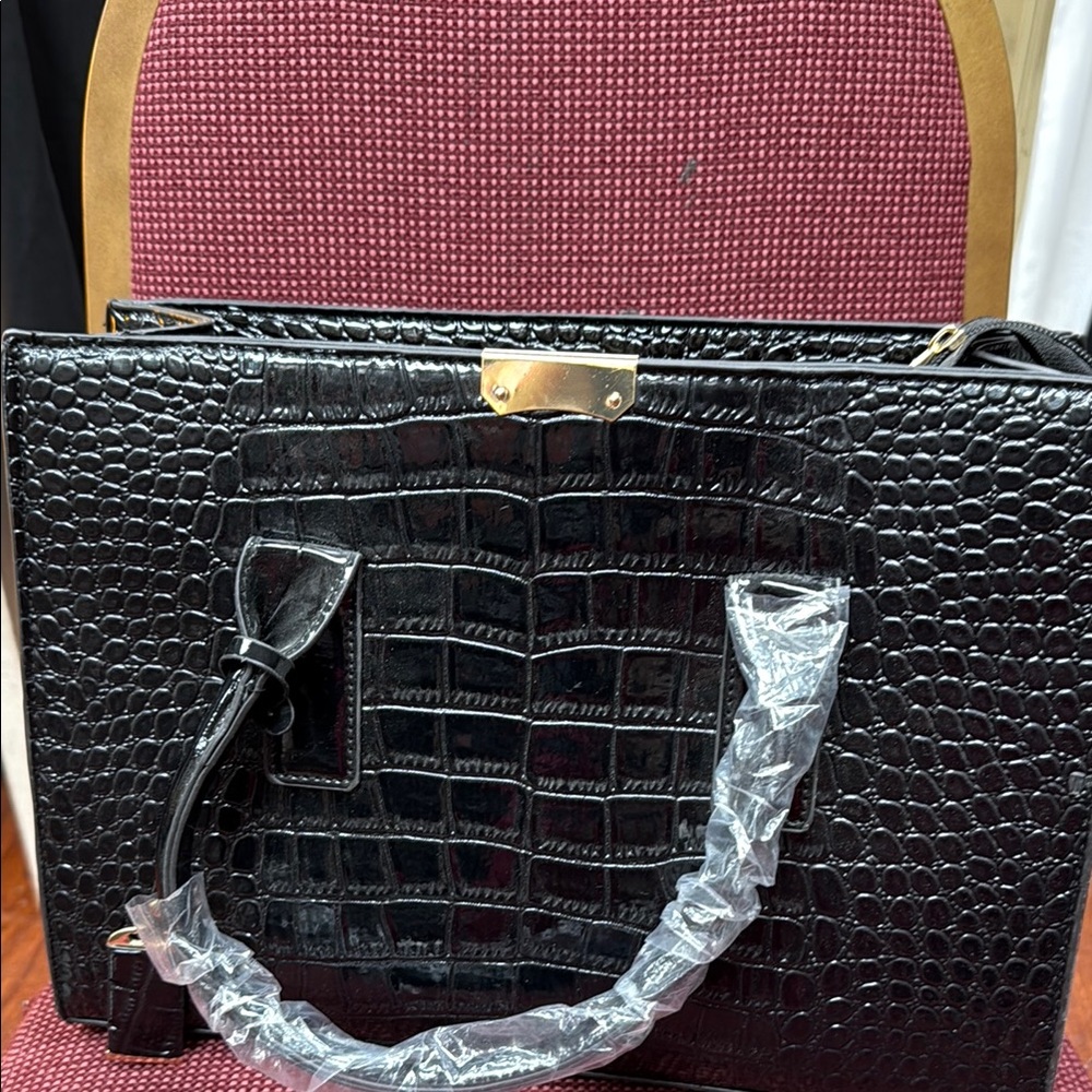 Elegant Black Crocodile-Embossed Women's Bag